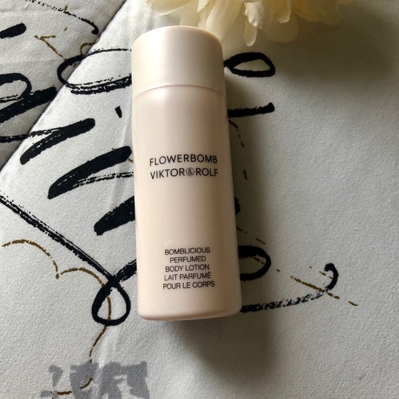 🆕🌟FLOWERBOMB VICTOR&ROLF BUNDLE🌟🆕 - Picture 3 of 6